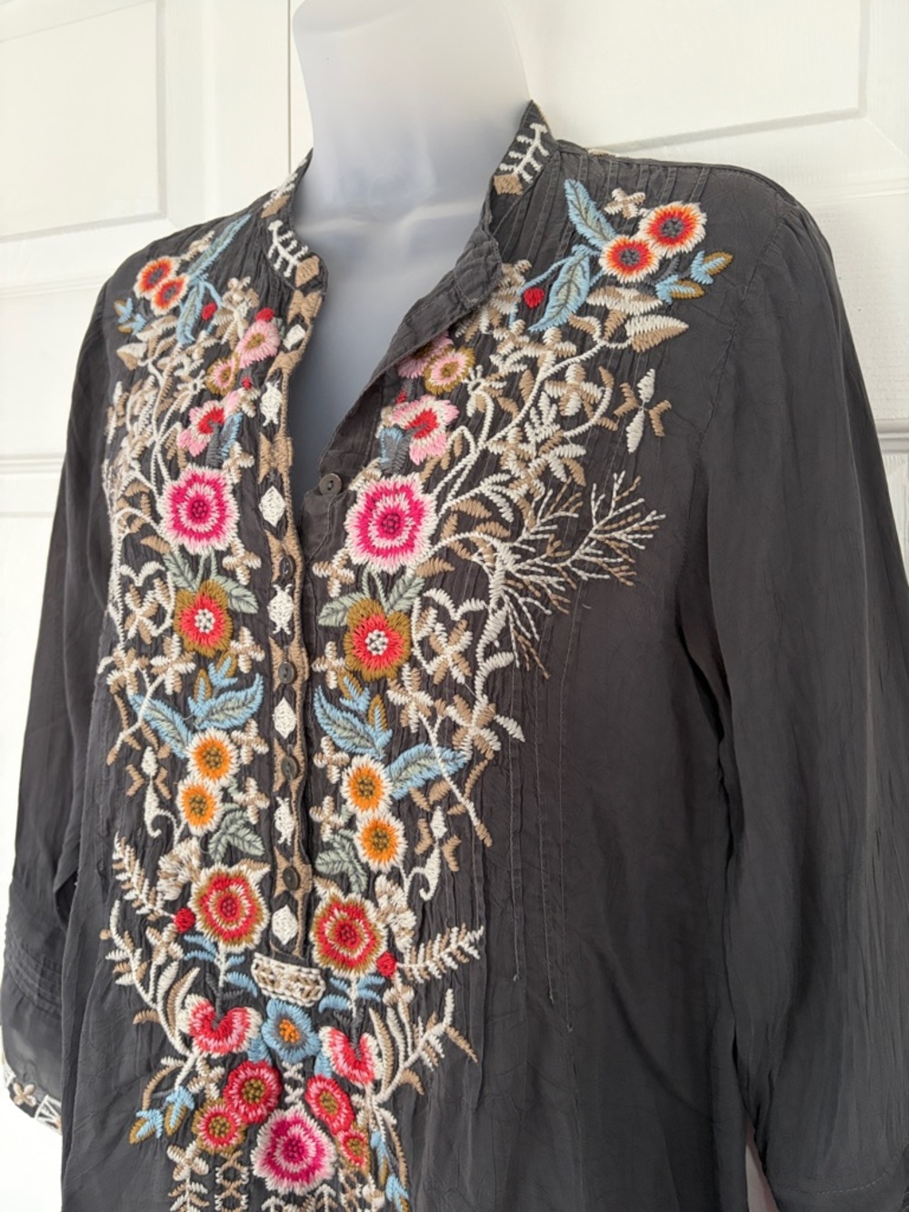 JOHNNY WAS Shirt Tunic Embroidered Boho Blouse Top Gray Small - Picture 2 of 15